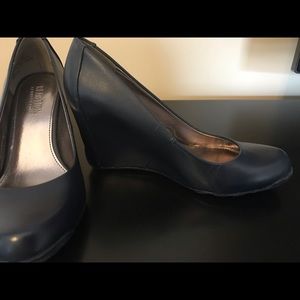 Reaction Kenneth Cole, Dark Navy wedge, size 5.5